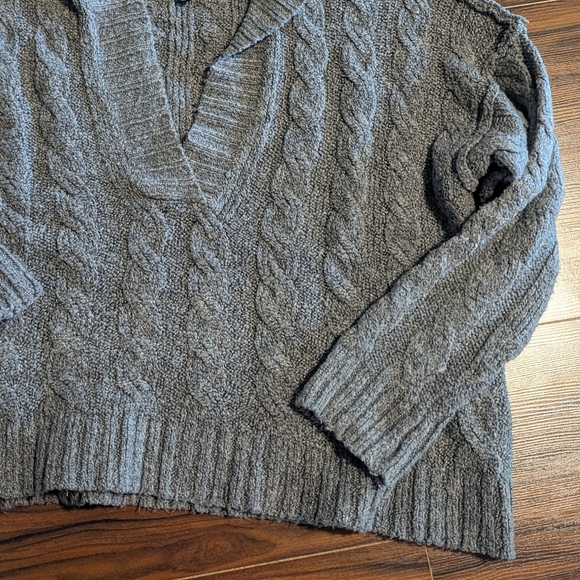 American Eagle Size Small Women's Sweater - Picture 9 of 11